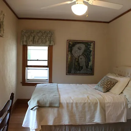 Holiday home Historic With Outdoor Hot Tub Near Downtown In Public Transportation Hub *