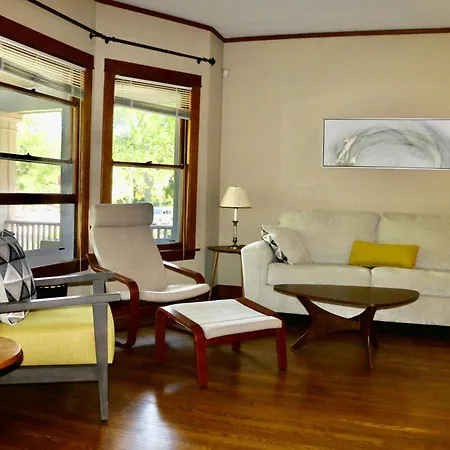 Holiday home Historic With Outdoor Hot Tub Near Downtown In Public Transportation Hub Chicago