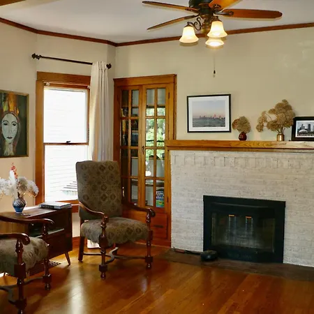 Holiday home Historic With Outdoor Hot Tub Near Downtown In Public Transportation Hub Chicago