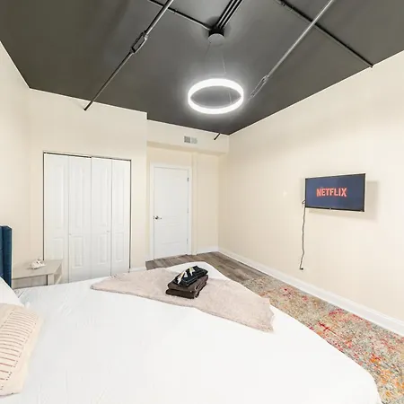 Apartment Family And Group Friendly 5br Spacious Unit With Pool Table And Optional Parking Near Mccormick Place And Soldier Field Chicago