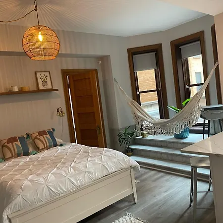 Apartment Boho Chic Studio: Lakeview, Chicago