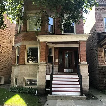 Cozy Nest In Chicago's Vibrant Lincoln Square