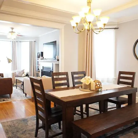 Cozy Nest In Chicago's Vibrant Lincoln Square *