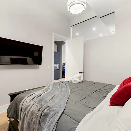River North With Balcony Apartment *