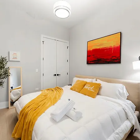 River North With Balcony Apartment *