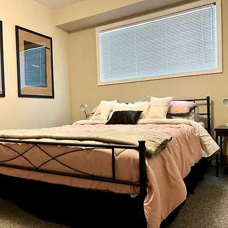 Designer Themed 4 Bedroom In Location With Patio And Fireplace Holiday home