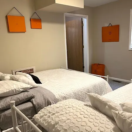 Designer Themed 4 Bedroom In Location With Patio And Fireplace Holiday home