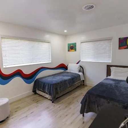 Very House In * Chicago