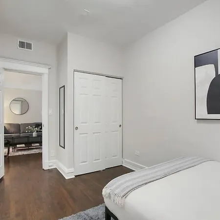3br Vibrant In Hyde Park - Bstone 5310-1 Chicago