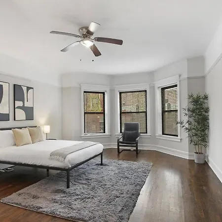 3br Vibrant In Hyde Park - Bstone 5310-1 Chicago