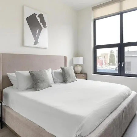 Landing At Logan - In Logan Square Apartment Chicago