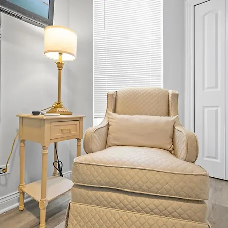 Apartment Newly Rehabbed Greystone With 2 Private Apartments, Backyard, Garage, Laundry, Close To Expressway *