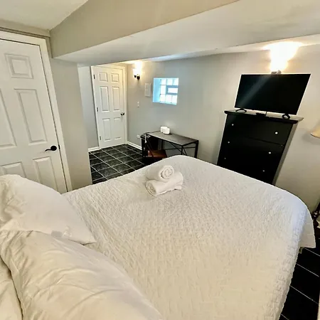 Homestay Close To Downtown - Free Parking