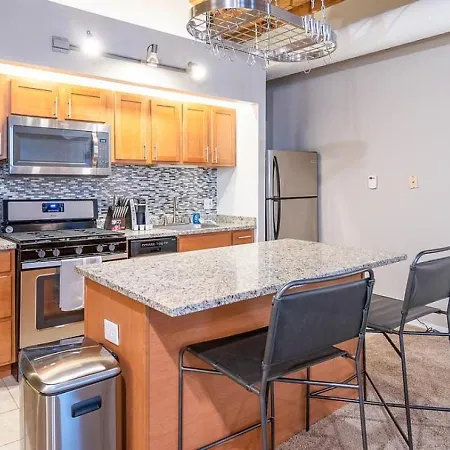 Apartment Landing - Modern With Amazing Amenities *