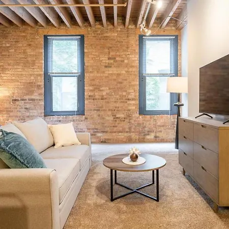 Landing - Modern With Amazing Amenities Apartment