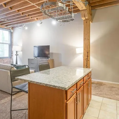 Landing - Modern With Amazing Amenities