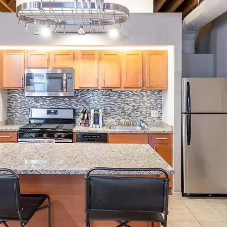 Landing - Modern With Amazing Amenities Apartment