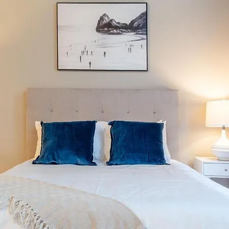 Apartment Landing - Modern With Amazing Amenities *