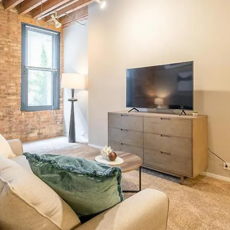 Apartment Landing - Modern With Amazing Amenities