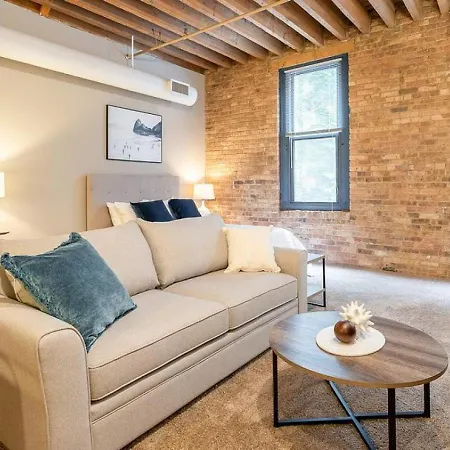 Landing - Modern With Amazing Amenities Apartment