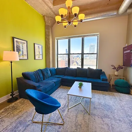 Luxury Cozy 2br With Optional Parking And Gym Access Near Mccormick Place, Lakefront And Soldier Field