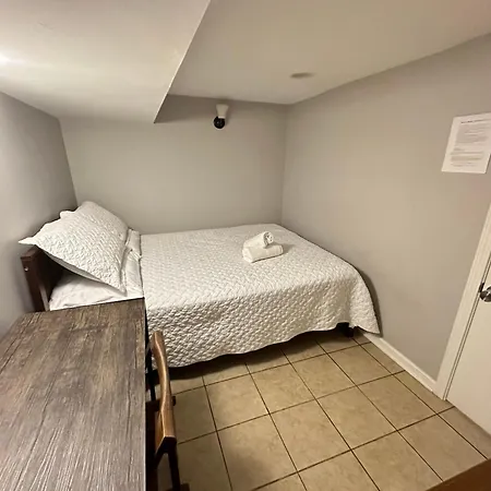 Close To Downtown - Free Parking Homestay