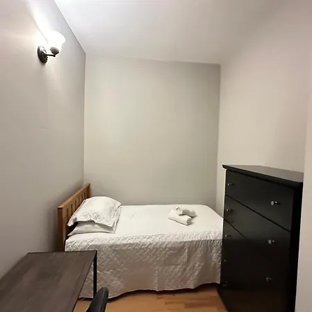 Wonderful Close To Downtown - Free Parking Homestay *