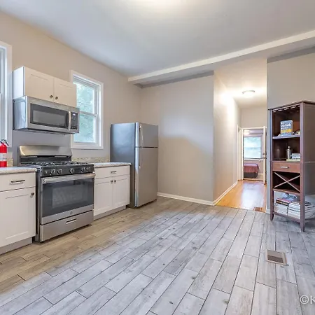 Homestay Wonderful Close To Downtown - Free Parking