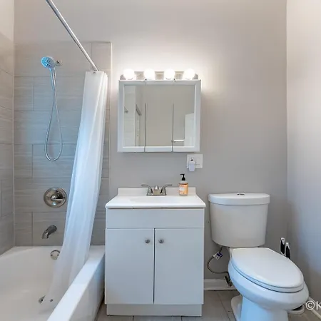 Homestay Wonderful Close To Downtown - Free Parking