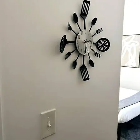 Apartment Sleek Modern & Fully Furnished Uptown Studio - Wilson 402