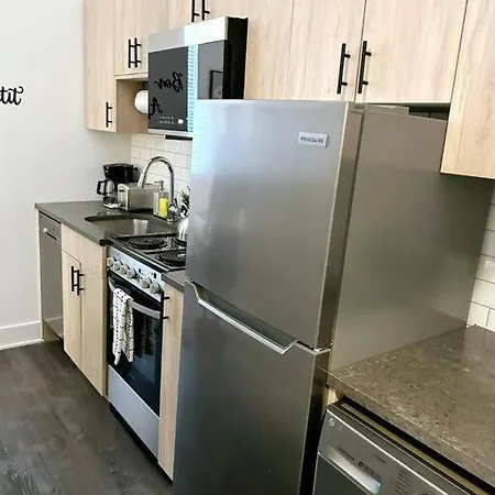 Sleek Modern & Fully Furnished Uptown Studio - Wilson 402 * Chicago