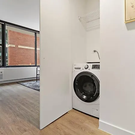 1br Spacious & Trendy Apt In - Chestnut 15b Apartment