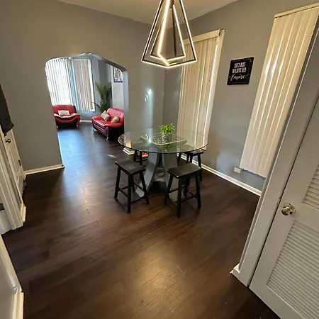 Cozy Spacious 3br Theater * Chicago