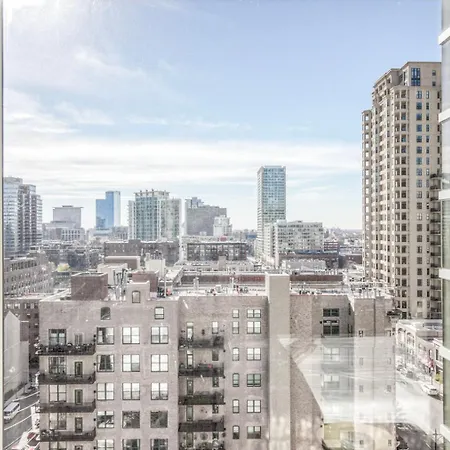 South Loop W Pool Gym Nr Grant Park Chi-856 * Chicago