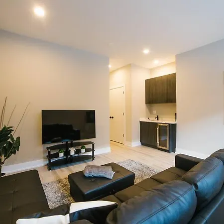Magnificent New W/8 Beds & Free Parking Holiday home *