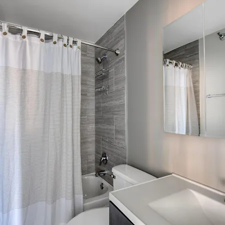 Gold Coast 2br W Outdoor Terrace Nr Beach L Chi-1016 Apartment