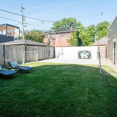 Roscoe Village Apartment Chicago