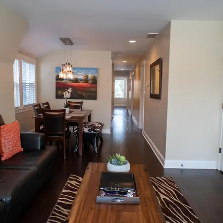 Roscoe Village Apartment