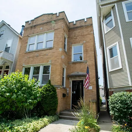 Roscoe Village Apartment *