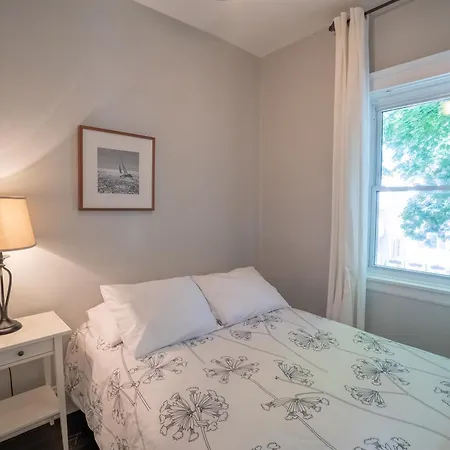 Roscoe Village Apartment Chicago