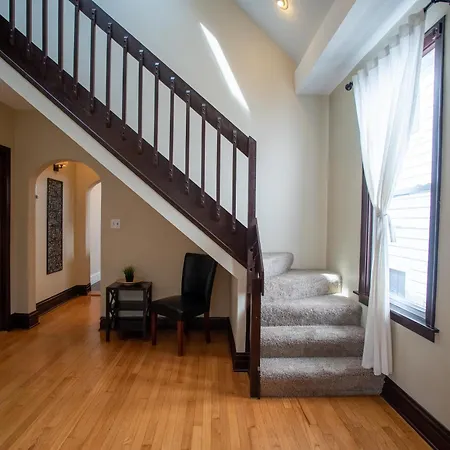 Roscoe Village Apartment Chicago