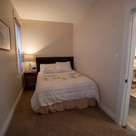 Roscoe Village Apartment Chicago