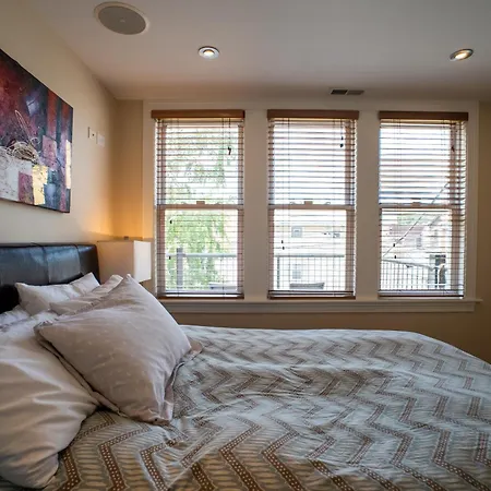 Roscoe Village Apartment Chicago