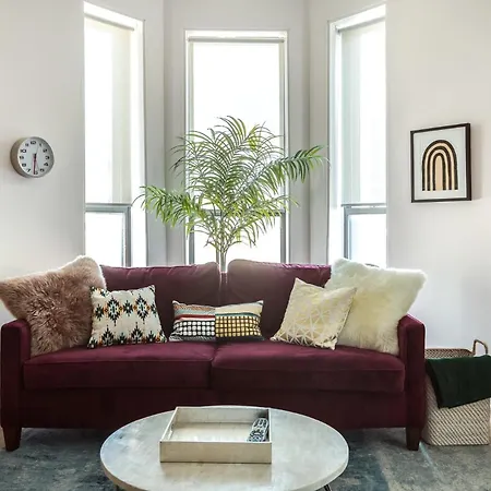 Beautifully Remodeled Second Floor Flat In River North - 2n Apartment