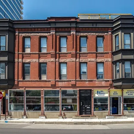 Beautifully Remodeled Second Floor Flat In River North - 2n