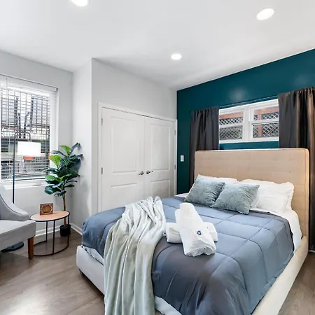 Treasure 4 Bed Getaway Holiday home Chicago