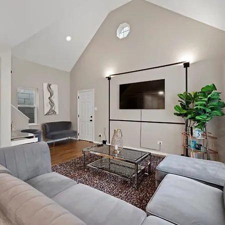 New 2br W 3 Beds And Highspeed Internet *