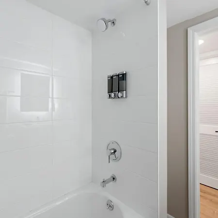 New 2br W 3 Beds And Highspeed Internet * Chicago