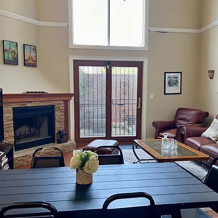 4 Bedroom In Location Parking Fireplace Back Yard Pets Welcome *