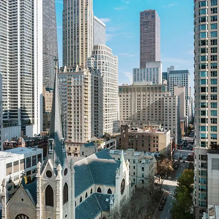 Kasa Magnificent Mile Aparthotel